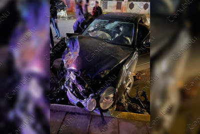 Lənkəranda ağır qəza: iki “Mercedes” toqquşub