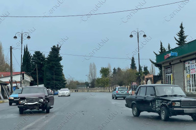 Zərifə Əliyeva küçəsində qəza baş verib