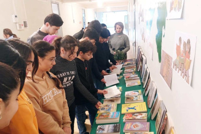 İsveçrədə yaşayan soydaşımız cənub məktəblərinə kitablar hədiyyə edib