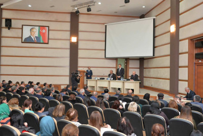 Lənkəran şəhər icra başçısı sakinləri qəbul edib