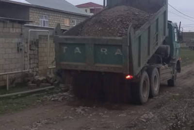 Göytəpə şəhərində şəhərdaxili küçələrdə təmir işləri aparılır