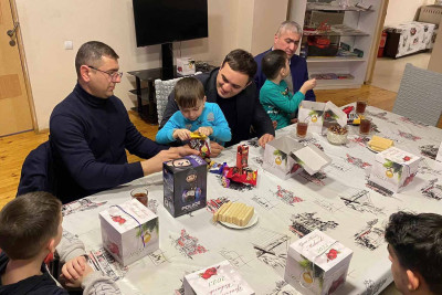 Lənkəran: qayğıya ehtiyacı olan uşaqlara bayram sovqatları verildi