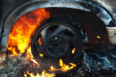 Masallıda avtomobil sexində yanğın baş verib