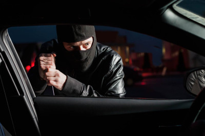 Lənkəranda bir neçə avtomobil talanıb