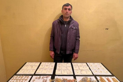 Yardımlı sakini qızıl qaçaqmalçığı ilə məşğul olub