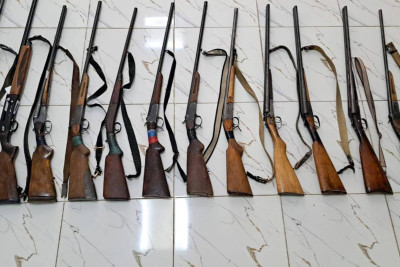 Astara sakinlərindən qanunsuz saxladıqları 10 ədəd ov tüfəngi aşkarlanıb
