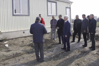 Cəlilabad rayon icra başçısı inşa olunan məktəb binalarında görülən işlərlə maraqlanıb