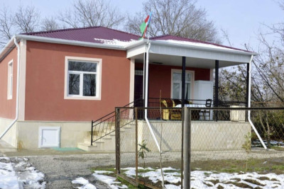 Ölkə başçısı şəhid anasına ev, şəhid bacısına isə cehizlik mebel və məişət əşyaları hədiyyə edib