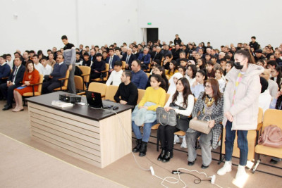 Təhsil İdarəsi olimpiadada tur adlayan gənclərlə görüşüb