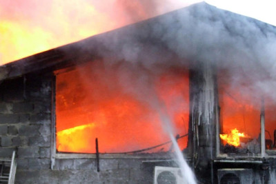 Astarada yanğın: iki ailə evsiz qalıb