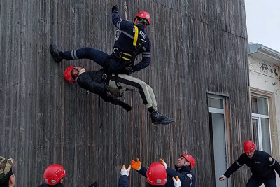 FHN “Alpinist ləvazimatlarından istifadə etməklə zərərçəkmişin xilas edilməsi” adlı təlim keçirib