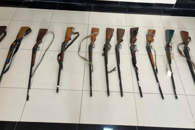 Cəlilabad Rayon Polis Şöbəsi əməliyyat keçirib: 12 nəfərdə qanunsuz silah aşkarlanıb