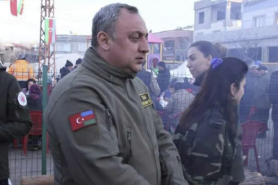 Astaralı həkim zəlzələdə yaralananlara könüllü olaraq tibbi xidmət göstərir