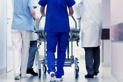 Cəlilabadda avtomobil aşıb: ana və övladı xəsarət alıblar