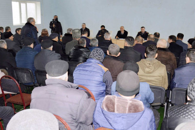 Araz Əhmədov Banbaşıda sakinlərlə görüşüb