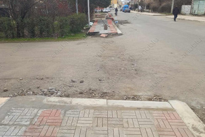 Lənkəran: Əli Məmmədov küçəsindəki piyada səkisi təmir olunur