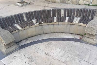 Lənkəranda yerləşən parkın oturacaqları yararsız hala düşüb
