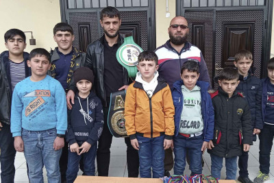 Lənkəranlı “dəri əlcək ustası” şagirdlərlə görüş keçirib