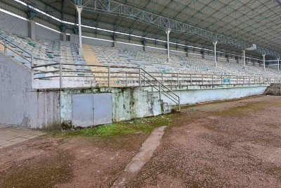 Cənub bölgəsinin əzəmətli futbol məbədi yararsız haldadır