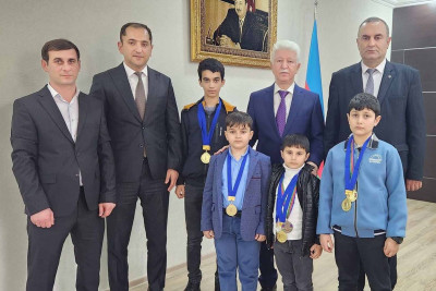 Rafiq Cəlilov şahmatçılarla görüşüb