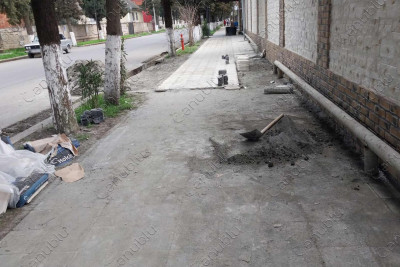 Astaranın mərkəzində piyada səkisi yenilənir