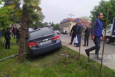 Lənkəranda avtomobil yeniyetmə bacı və qardaşı vurub