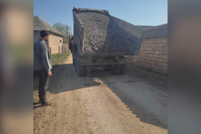 Cəlilabadda kənd yolları təmir olunur