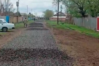 Masallı rayonunun Uzuntəpə kəndində yollar təmir olunur