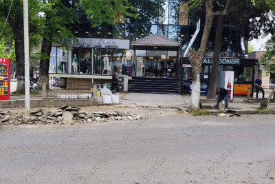 Lənkəranın mərkəzindəki dağılmış piyada səkiləri yenilənir