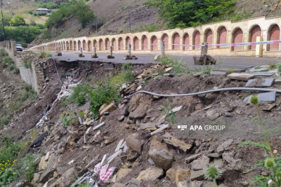 Masallı-Yardımlı yolunda torpaq sürüşməsi baş verib