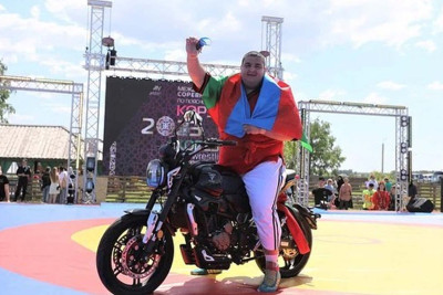 Lənkəranlı idmançı Camal Feyziyev Kazanda bayrağımızı qaldırıb