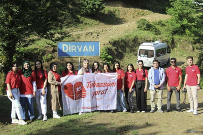 Lənkəranın Diryan kəndində şagirdlərə məktəb ləvazimatları paylanılıb