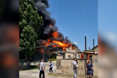 Lənkəranda yerləşən “Panorama” hoteli yanır