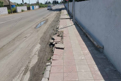 Astaranın mərkəzi küçəsində yol və səki problemi var