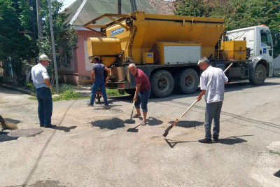 Lənkəranda iki küçənin asfalt örtüyündə təmir-bərpa işləri aparılıb