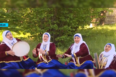 Zəngin repertuarla səhnədə çıxış edən “Nənələr” qrupu - VİDEO