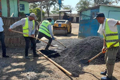 Şəhid ailələrinin evinə gedən yollar asfaltlanır