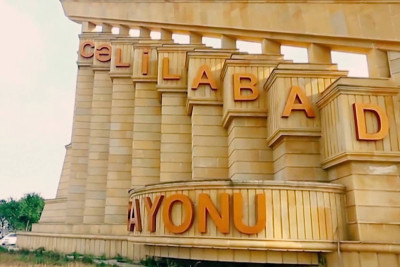 Cəlilabadda gənc oğlan yaşadığı evin ikinci mərtəbəsindən yıxılıb