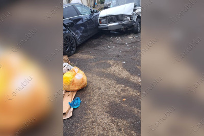 Lənkəranda qəza nəticəsində avtomobil xəndəyə düşüb