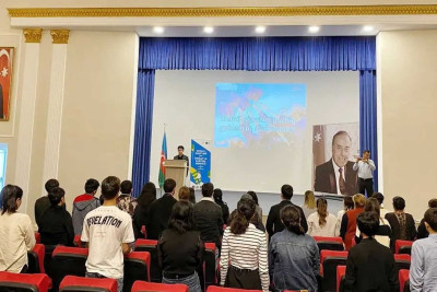 2 saylı tam orta məktəbin müəllimi Elanura Babayeva