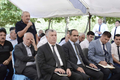 Araz Əhmədov Qəriblər kənd sakinləri ilə görüşüb