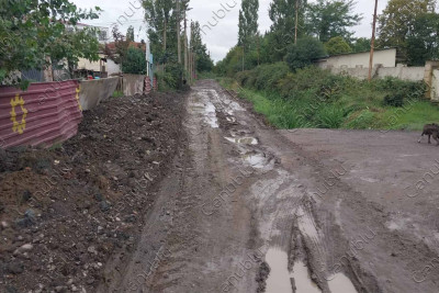 Lənkəran şəhərinin mərkəzində yerləşən küçə keçilməz vəziyyətdədir