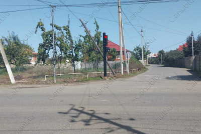 Lənkəranın Velədi kəndində yerləşən rabitə dirəyi aşmaq üzrədir