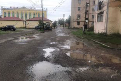 Şəhid Mirxəyal Kərimzadənin yaşadığı həyətin asfalt örtüyünün təmirə ehtiyacı var