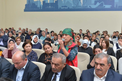 Taleh Qaraşov Ləj kəndinin sakinləri ilə görüşüb