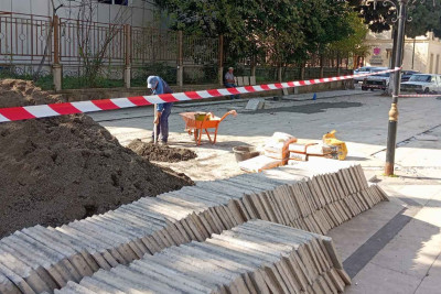 Lənkəranın mərkəzi küçəsində abadlıq-quruculuq işləri aparılır