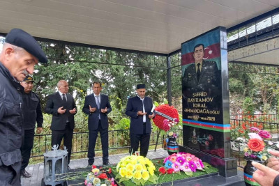 Taleh Qaraşov şəhid İqbal Bayramovun anım günündə məzarını ziyarət edib