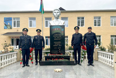 Polis əməkdaşları Milli Qəhrəman Səfəralı Məmmədovun xatirəsini yad ediblər
