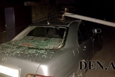 Masallıda internet dirəyi avtomobili zədələyib