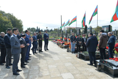 Taleh Qaraşov şəhid Elmar İbayevin anım günündə məzarına baş çəkib